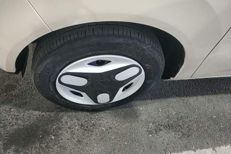 Used Geely Galaxy Panda 2025 210 km – Yuanqi Bear Left Front Wheel Hub