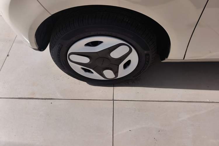 Used Geely Galaxy Panda 2025 210 km – Yuanqi Bear Left Front Wheel Hub