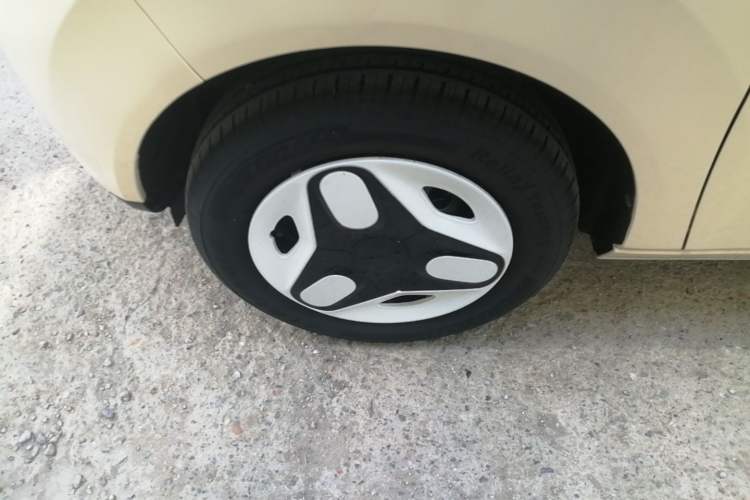 Used Geely Galaxy Panda 2025 210 km – Yuanqi Bear Left Front Wheel Hub