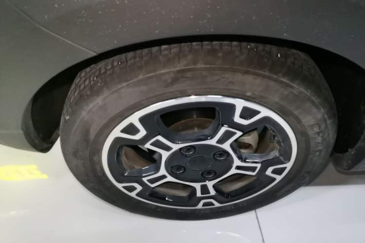 Used Geely Galaxy Panda 2025 210km Panda Rider Left Front Wheel Hub