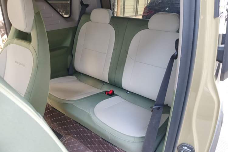 Used Geely Galaxy Panda 2025 210km Panda Rider Left Rear Seat