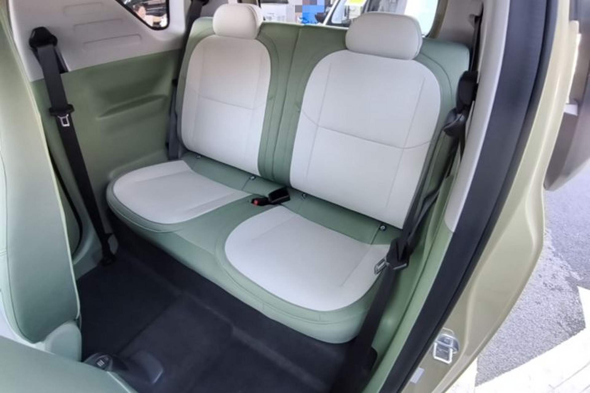 Used Geely Galaxy Panda 2025 210km Panda Rider Left Rear Seat
