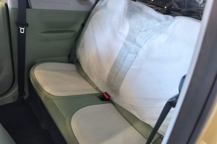 Used Geely Galaxy Panda 2025 210km Panda Rider Left Rear Seat