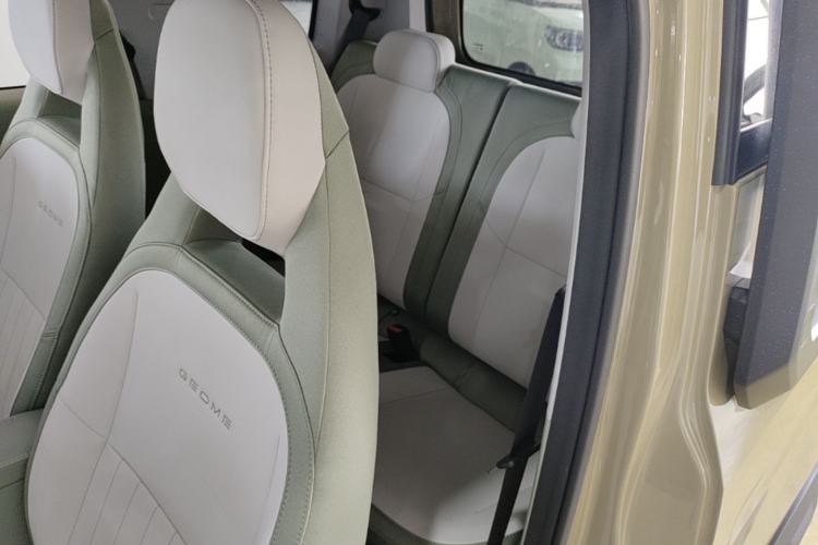 Used Geely Galaxy Panda 2025 210km Panda Rider Left Rear Seat