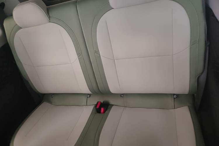 Used Geely Galaxy Panda 2025 210km Panda Rider Left Rear Seat