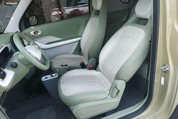 Used Geely Galaxy Panda 2025 210km Panda Rider Left Rear Seat