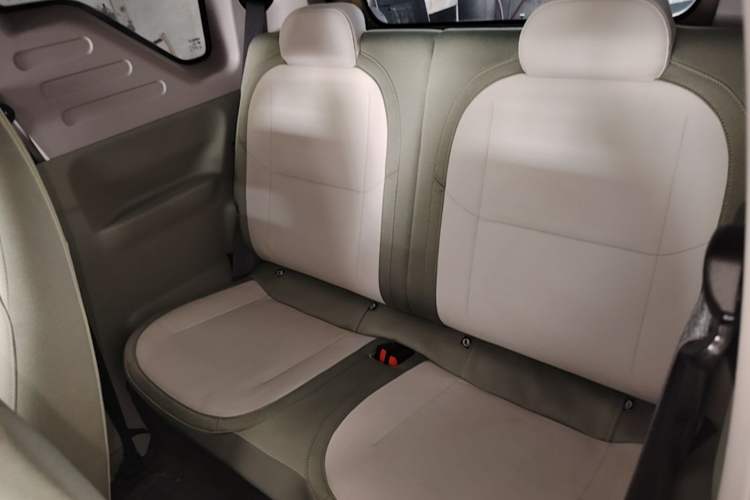 Used Geely Galaxy Panda 2025 210km Panda Rider Left Rear Seat