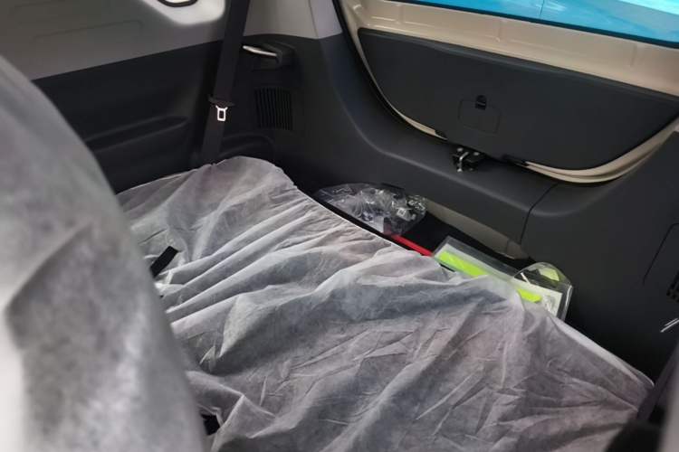 Used Geely Galaxy Panda 2025 210 km – Yuanqi Bear Left Rear Seat
