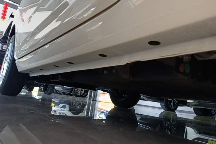 Used Geely Galaxy Panda 2025 210 km – Yuanqi Bear Left Side Sill