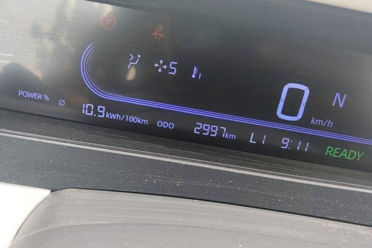 Used Geely Galaxy Panda 2025 210 km – Yuanqi Bear Odometer Close Up