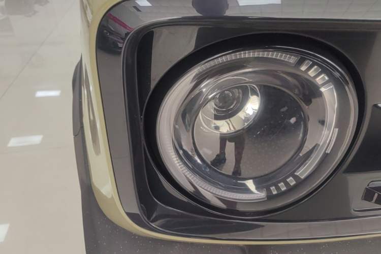 Used Geely Galaxy Panda 2025 210km Panda Rider Right Front Headlight