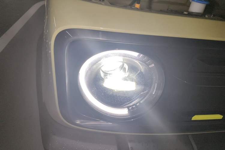 Used Geely Galaxy Panda 2025 210km Panda Rider Right Front Headlight