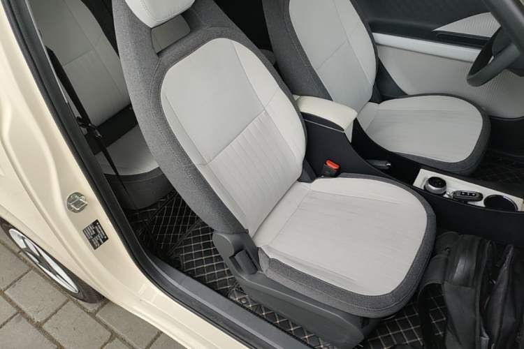Used Geely Galaxy Panda 2025 210 km – Yuanqi Bear Right Front Seat