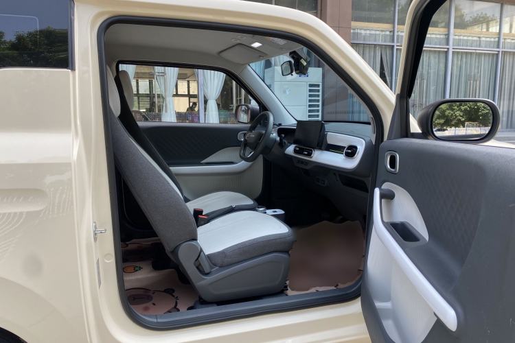 Used Geely Galaxy Panda 2025 210 km – Yuanqi Bear Right Front Seat