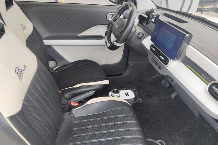 Used Geely Galaxy Panda 2025 210 km – Yuanqi Bear Right Front Seat