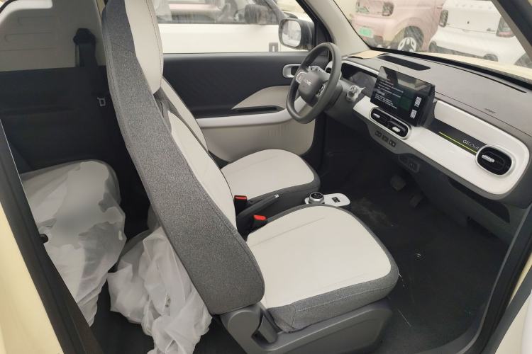 Used Geely Galaxy Panda 2025 210 km – Yuanqi Bear Right Front Seat