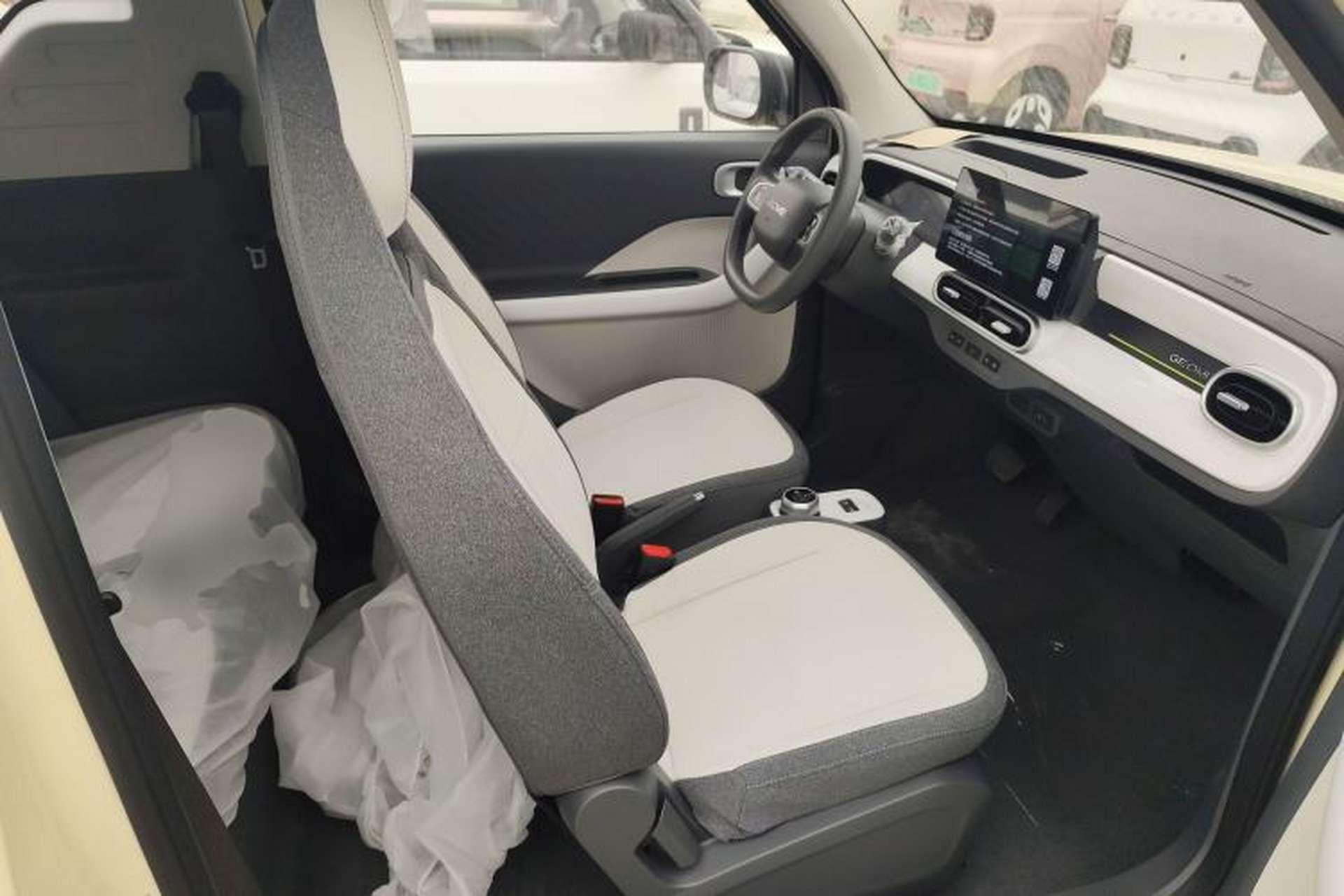 Used Geely Galaxy Panda 2025 210 km – Yuanqi Bear Right Front Seat