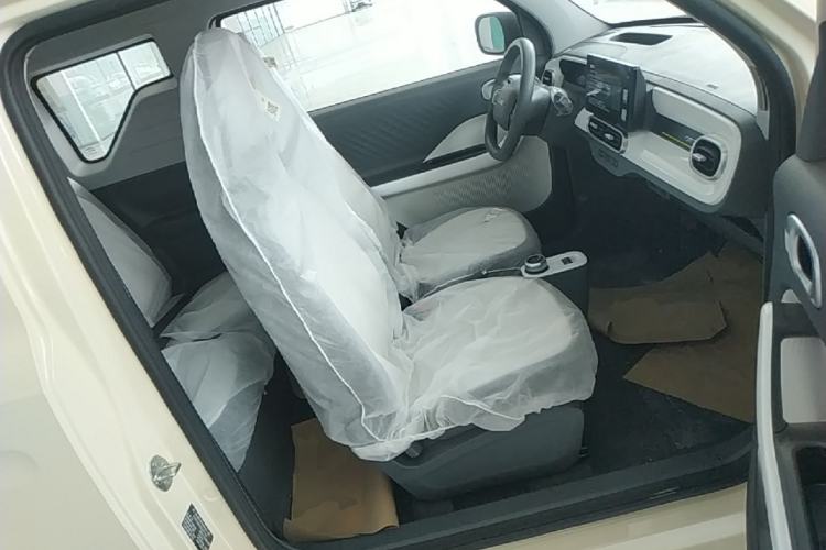 Used Geely Galaxy Panda 2025 210 km – Yuanqi Bear Right Front Seat