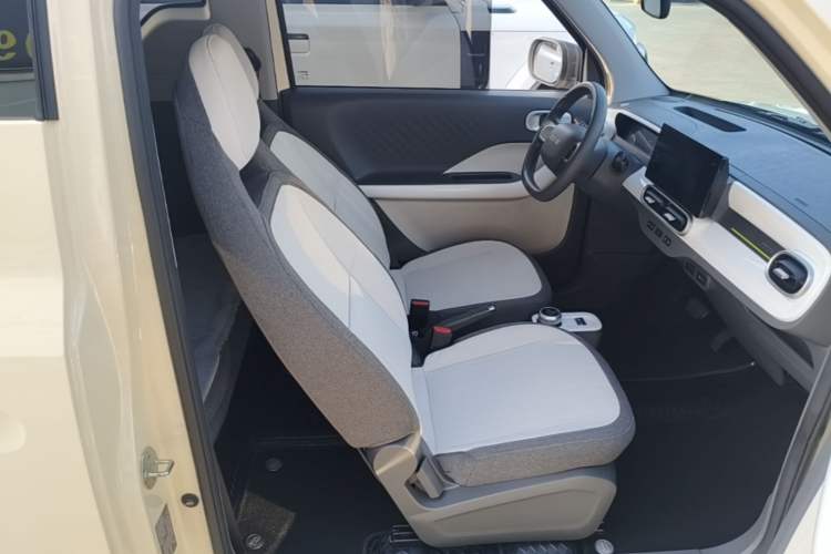 Used Geely Galaxy Panda 2025 210 km – Yuanqi Bear Right Front Seat