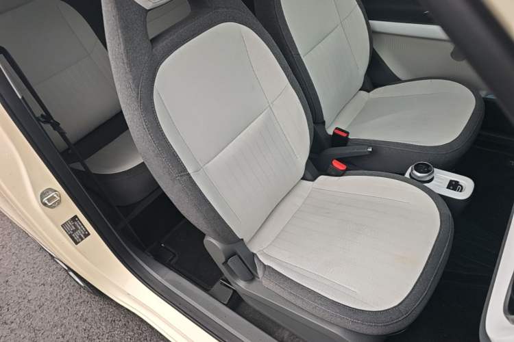 Used Geely Galaxy Panda 2025 210 km – Yuanqi Bear Right Front Seat