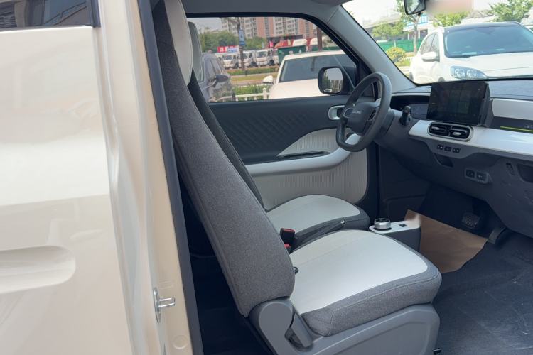 Used Geely Galaxy Panda 2025 210 km – Yuanqi Bear Right Front Seat