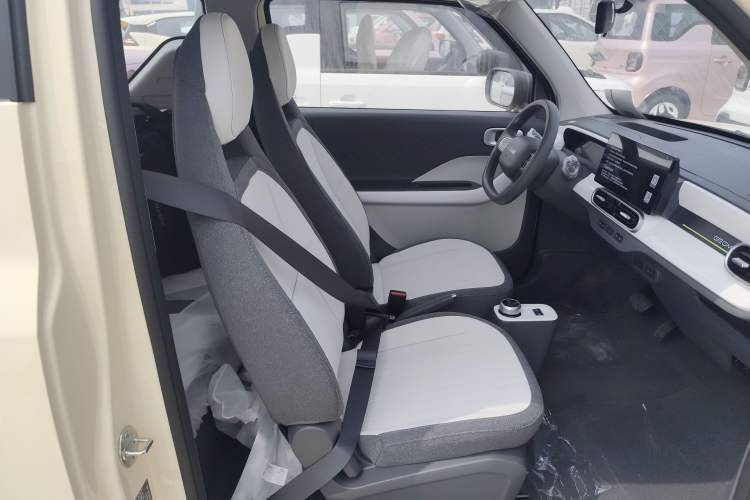 Used Geely Galaxy Panda 2025 210 km – Yuanqi Bear Right Front Seat