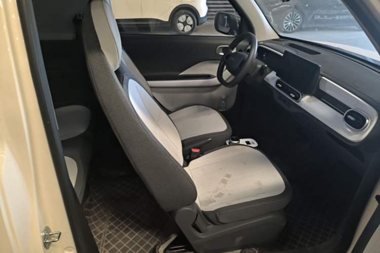 Used Geely Galaxy Panda 2025 210 km – Yuanqi Bear Right Front Seat