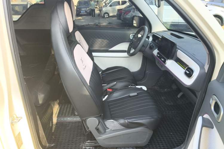 Used Geely Galaxy Panda 2025 210 km – Yuanqi Bear Right Front Seat