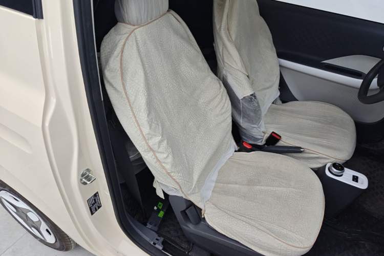 Used Geely Galaxy Panda 2025 210 km – Yuanqi Bear Right Front Seat
