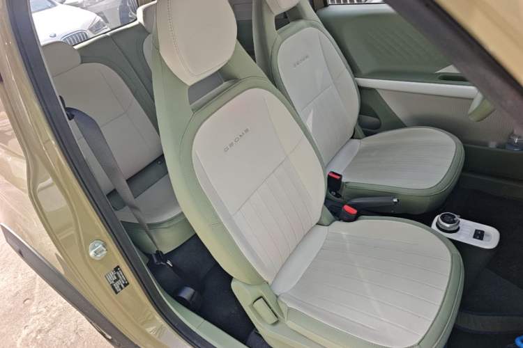 Used Geely Galaxy Panda 2025 210km Panda Rider Right Front Seat