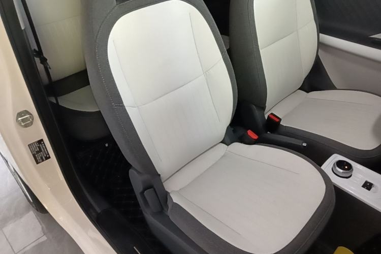 Used Geely Galaxy Panda 2025 210 km – Yuanqi Bear Right Front Seat