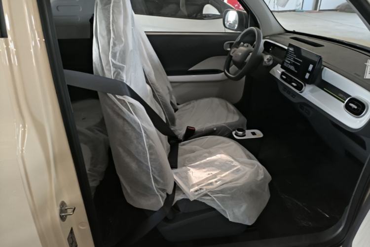 Used Geely Galaxy Panda 2025 210 km – Yuanqi Bear Right Front Seat
