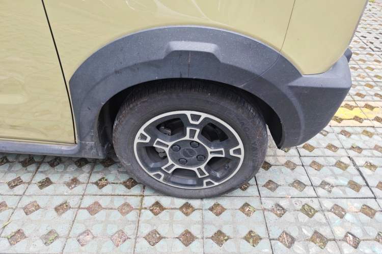 Used Geely Galaxy Panda 2025 210km Panda Rider Right Front Wheel Hub