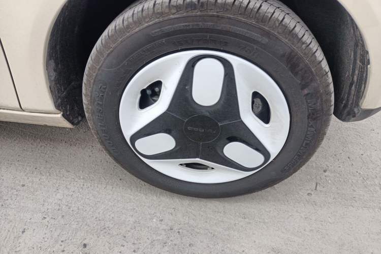 Used Geely Galaxy Panda 2025 210 km – Yuanqi Bear Right Front Wheel Hub