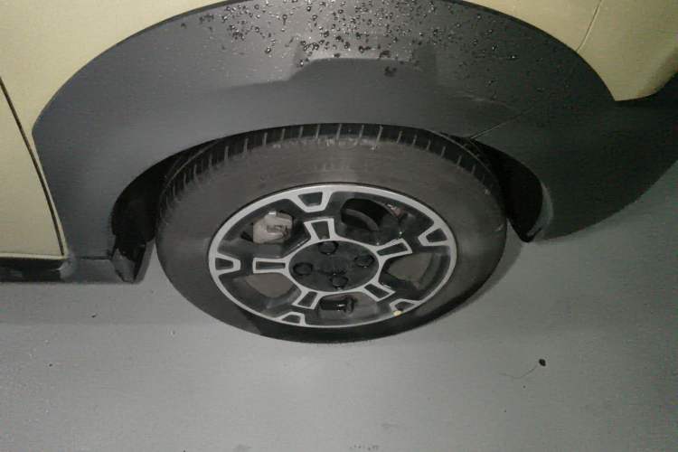 Used Geely Galaxy Panda 2025 210km Panda Rider Right Front Wheel Hub