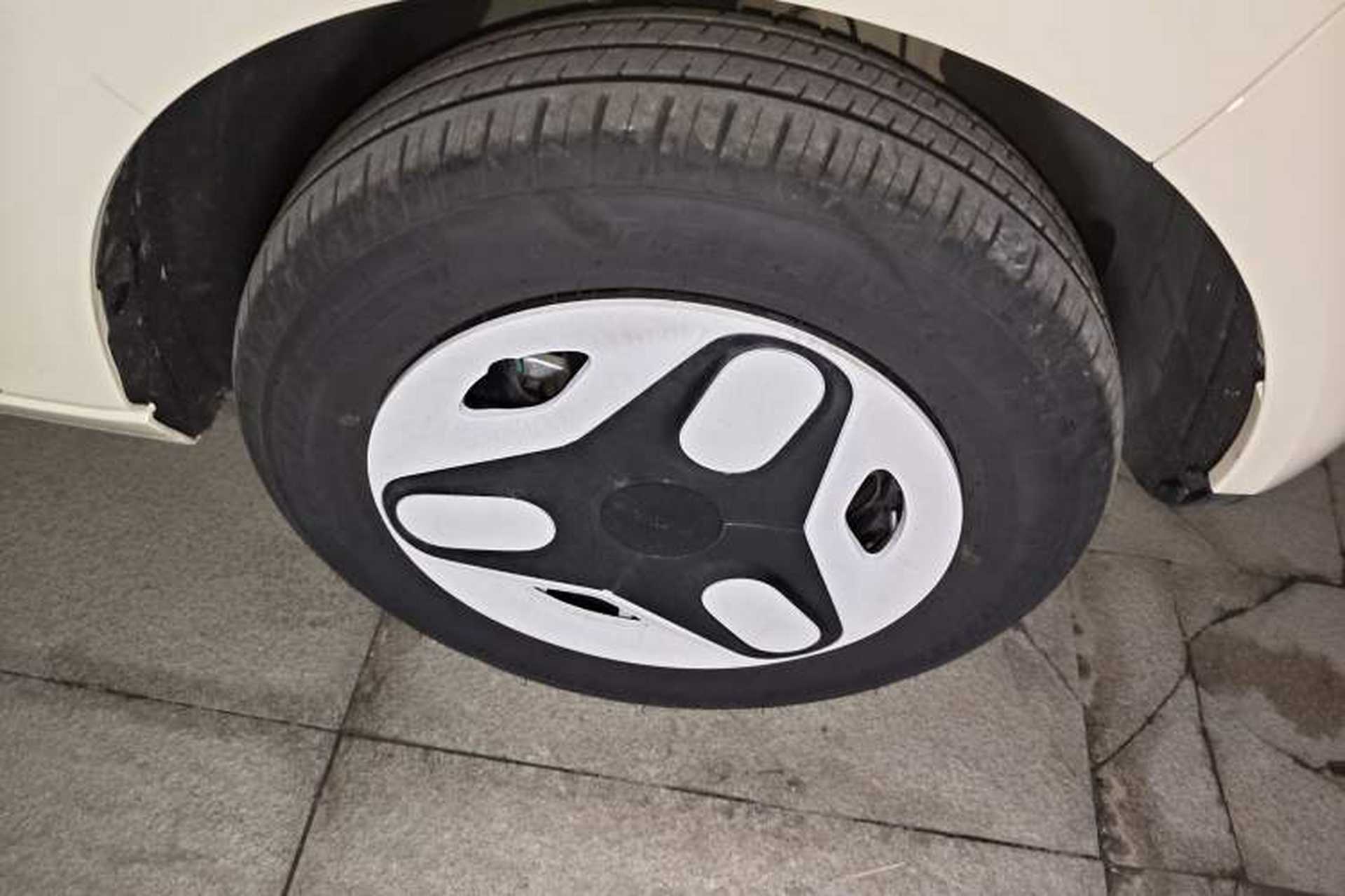Used Geely Galaxy Panda 2025 210 km – Yuanqi Bear Right Front Wheel Hub