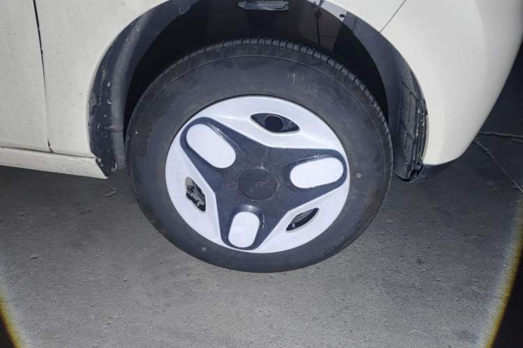 Used Geely Galaxy Panda 2025 210 km – Yuanqi Bear Right Front Wheel Hub