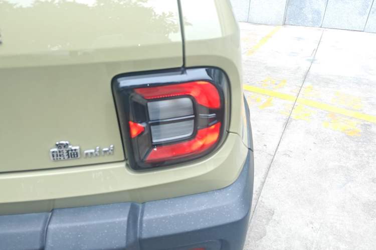 Used Geely Galaxy Panda 2025 210km Panda Rider Right Rear Taillight