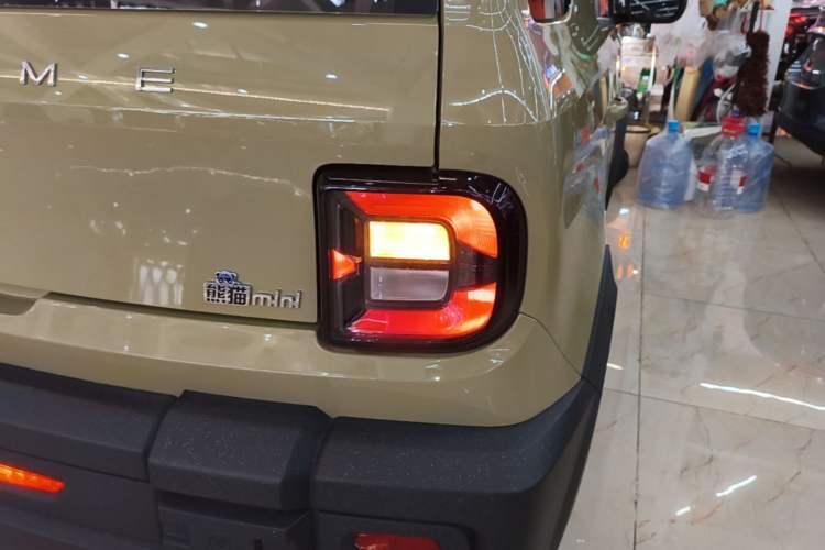 Used Geely Galaxy Panda 2025 210km Panda Rider Right Rear Taillight