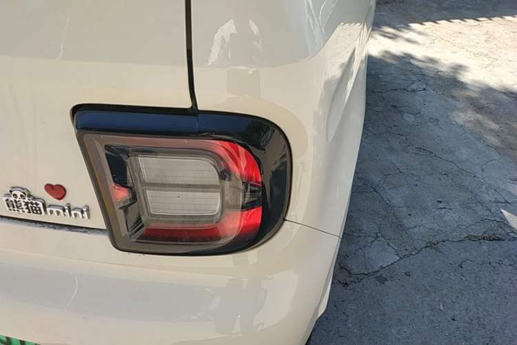 Used Geely Galaxy Panda 2025 210 km – Yuanqi Bear Right Rear Taillight