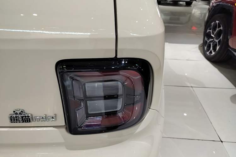 Used Geely Galaxy Panda 2025 210 km – Yuanqi Bear Right Rear Taillight
