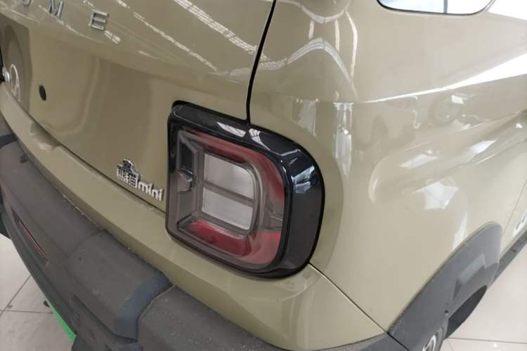 Used Geely Galaxy Panda 2025 210km Panda Rider Right Rear Taillight