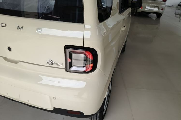 Used Geely Galaxy Panda 2025 210 km – Yuanqi Bear Right Rear Taillight