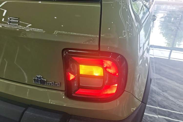 Used Geely Galaxy Panda 2025 210km Panda Rider Right Rear Taillight