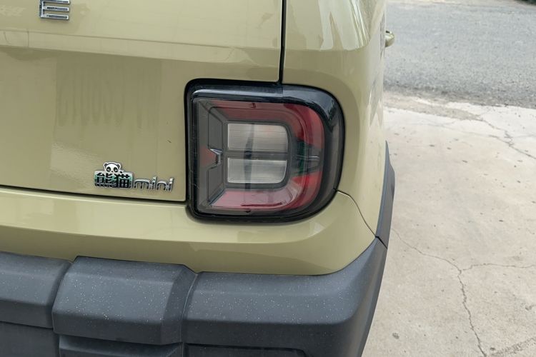 Used Geely Galaxy Panda 2025 210km Panda Rider Right Rear Taillight