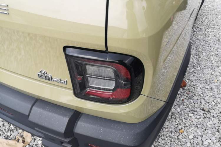 Used Geely Galaxy Panda 2025 210km Panda Rider Right Rear Taillight