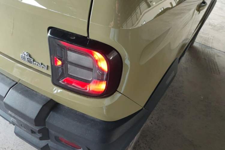 Used Geely Galaxy Panda 2025 210km Panda Rider Right Rear Taillight