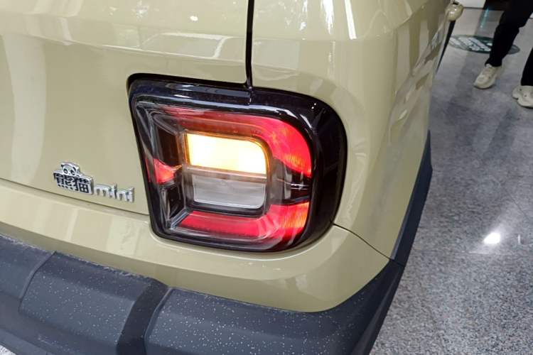 Used Geely Galaxy Panda 2025 210km Panda Rider Right Rear Taillight