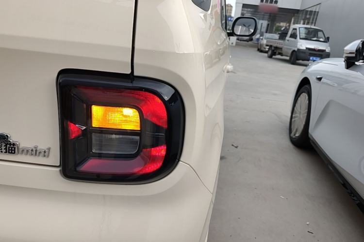 Used Geely Galaxy Panda 2025 210 km – Yuanqi Bear Right Rear Taillight