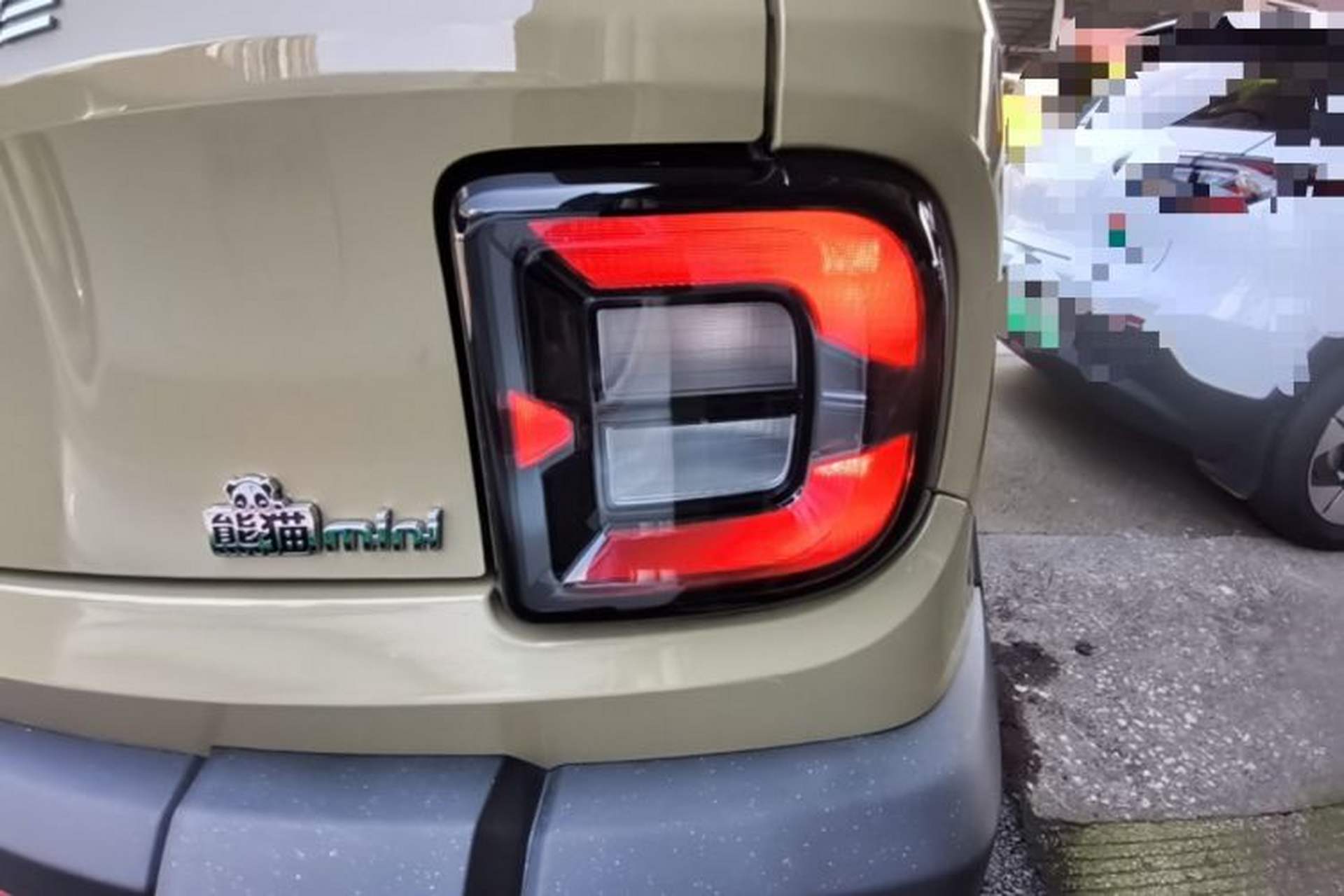 Used Geely Galaxy Panda 2025 210km Panda Rider Right Rear Taillight
